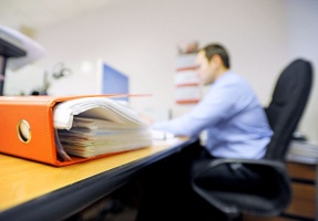 Держслужбовці отримуватимуть надбавки за інтенсивність та ініціативність в роботі  