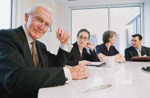 Раді пропонують скасувати обмеження на виплату пенсії працюючим пенсіонерам