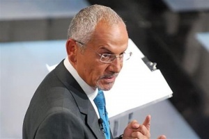 Служба зайнятості призупинила рішення щодо анулювання Шустеру дозволу на роботу