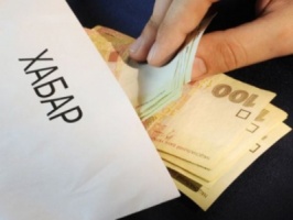 Прокурори викрили «свого» на отриманні 600 дол