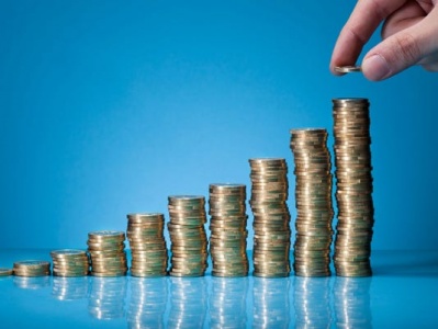 Особливості стягнення середнього заробітку у разі затримки виконання рішення про поновлення на роботі працівника