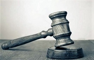 Посадовця райдержадміністрації судитимуть за неправомірну вигоду