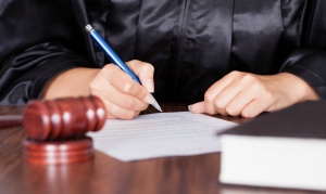 Суд роз’яснив, які документи слід пред'явити одинокій матері для отримання додаткової відпустки