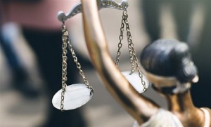 Чотири протилежні версії, які доказують і спростовують шахрайство