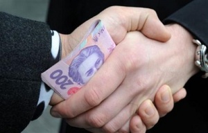 Викрито особу, яка намагалась підкупити начальника слідчого відділу