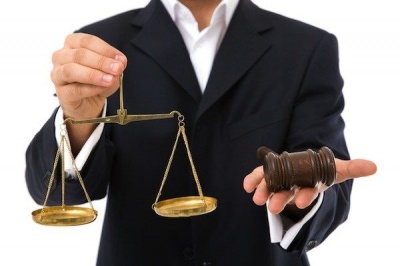 Колишніх суддів, прокурорів та слідчих можуть звільнити від адвокатського стажування