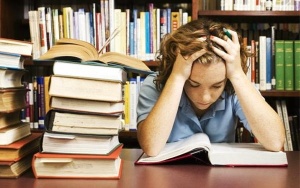 На Кіровоградщині поліцейські розслідують факт отримання неправомірної вигоди викладачем навчального закладу