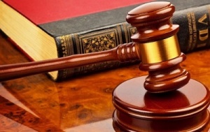 8 років ув’язнення за напад на жінку і дітей