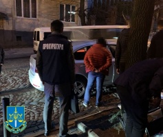 2 100 дол США за незаконне переправлення призовників через кордон - затримано мешканця Львівщини