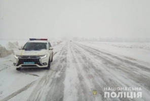 Поліція долучилася до ліквідації наслідків негоди