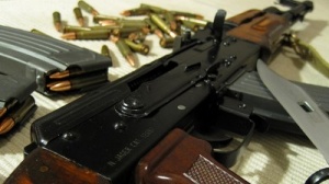 ВС пояснює, чи відсутність Закону про дозвіл на носіння зброї звільняє від притягнення особи до кримінальної відповідальності 