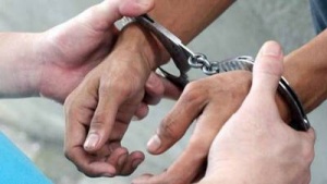 Прокуратура Львівщини затримала правоохоронця за перевищення повноважень