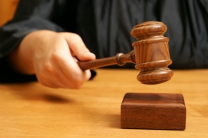 Прохання особи про призначення пенсії за віком відповідно до Закону України «Про загальнообов’язкове державне пенсійне страхування», яка отримує пенсію на підставі Закону України «Про пенсійне забезпечення», не є переведенням з одного виду пенсії на інший