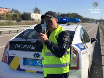 Відсьогодні патрульні штрафують водіїв-порушників 