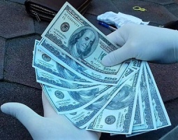 На отриманні 1500 доларів неправомірної вигоди викрито лікаря