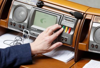Рада схвалила закон про боротьбу з відмиванням грошей