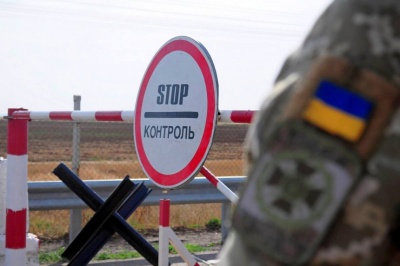 Держприкордонслужба щодо виїзду чоловіків, які мають подвійне громадянство