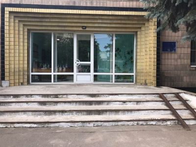 Суд на Луганщині: обмежений доступ та немає табличок шрифтом Брайля