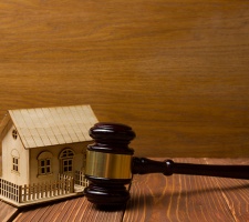 Не підлягають поділу (виділу) об'єкти нерухомого майна, до складу яких входять самочинно збудовані (реконструйовані, переплановані) об'єкти 