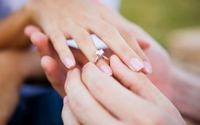 Коли неповнолітні мають право одружитися, – консультація від суду
