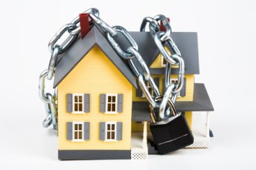 Суд встановив, хто може вимагати зняття арешту з квартири 