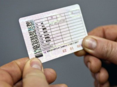 Поліцейським хочуть заборонити вилучати посвідчення водія 