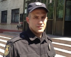 Поліцейський відмовив людину від самогубства