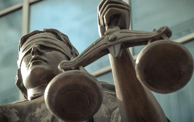 Єврокомісія розпочала процедуру сакнцій до Польщі через порушення верховенства права 