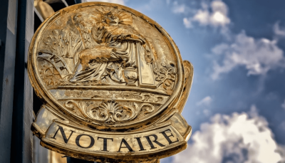 Організацію нотаріальної діяльності та ведення нотаріального діловодства на територіях можливого ведення бойових дій визначає Міністерство юстиції України